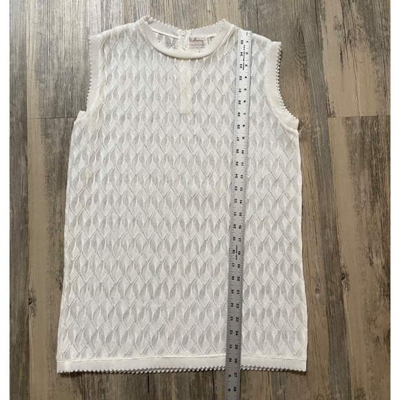 Vintage 60s White Sleeveless Knit Shell Top Crochet Mod Sweater Tank Size S/M - Picture 2 of 5